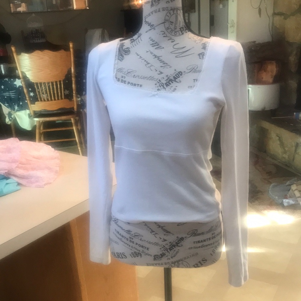 White Square-Neck Long Sleeve Women's Top